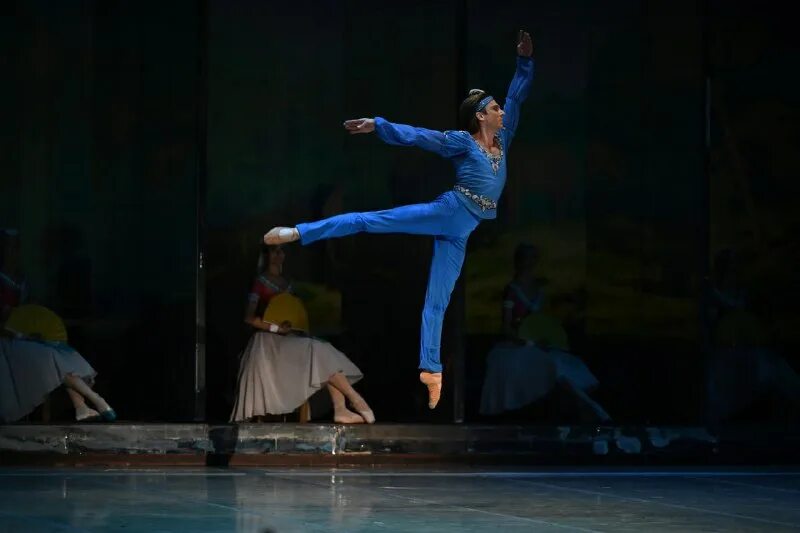 белорусский балет. белорусский музыкальный театр. егор азаркевич балет фото. балет малунцева щелкунчик анастасия. большой театр минск внутри.