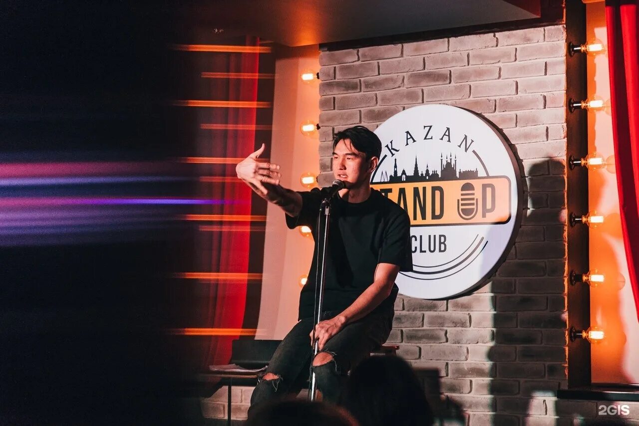 Стендап шапку дали. Стенд ап комики тнт. Казан клаб стенд ап. Медведев стендап комик. Стендап шапку дали.