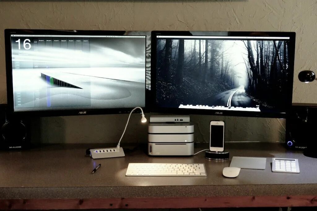 Установка 2 монитора. Mac mini 2 монитора. imac с двумя мониторами. два монитора mac mini. imac и второй монитор студия.
