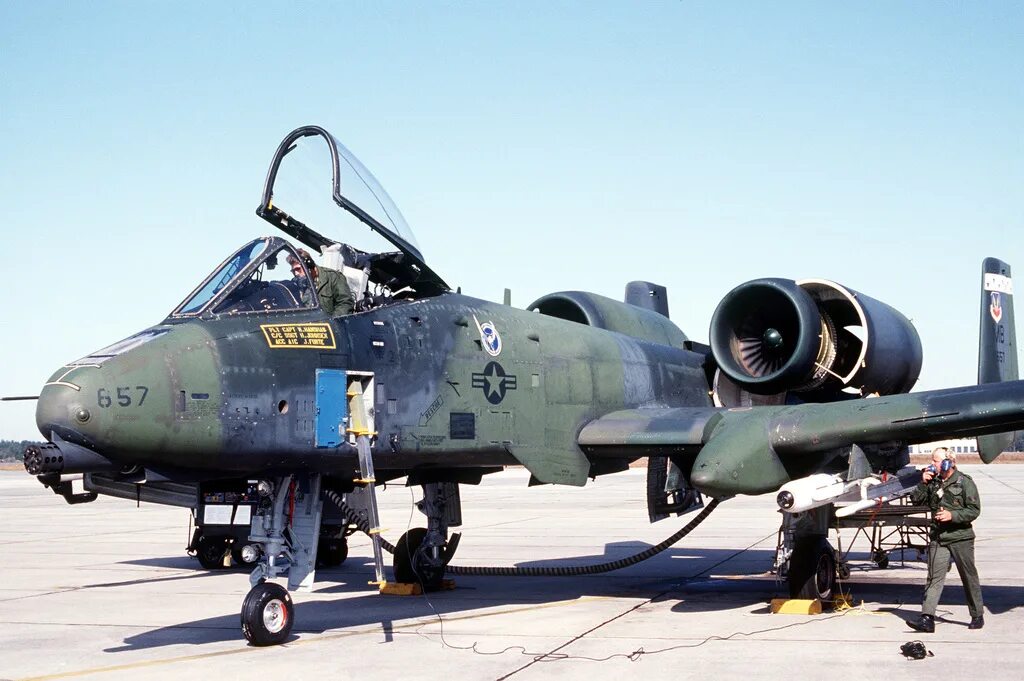 А-10 Тандерболт вооружение. A-10a "Thunderbolt II". A10 Thunderbolt 2. Fairchild Republic a-10 Thunderbolt II пушка. 3a 10b 2