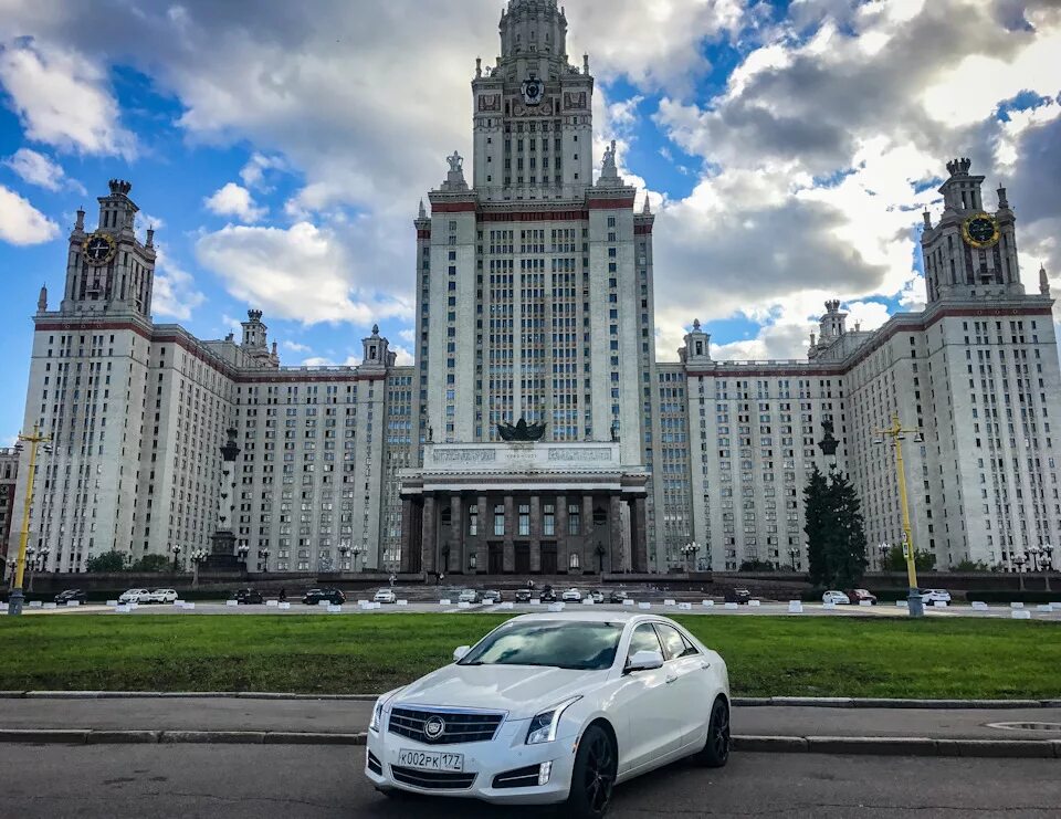 Цифровой мгу. Москва смотра МГУ. Машина у МГУ. МГУ стоянка смотра. Мерседес у МГУ.