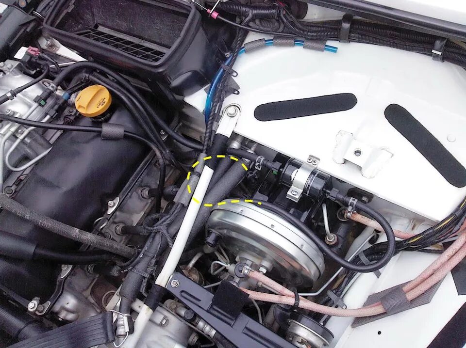 Инжектор 2131. Подкапотка нива 21214. Ваз 21214 под капотом. Нива 2131 двигатель. Инжектор 2131.