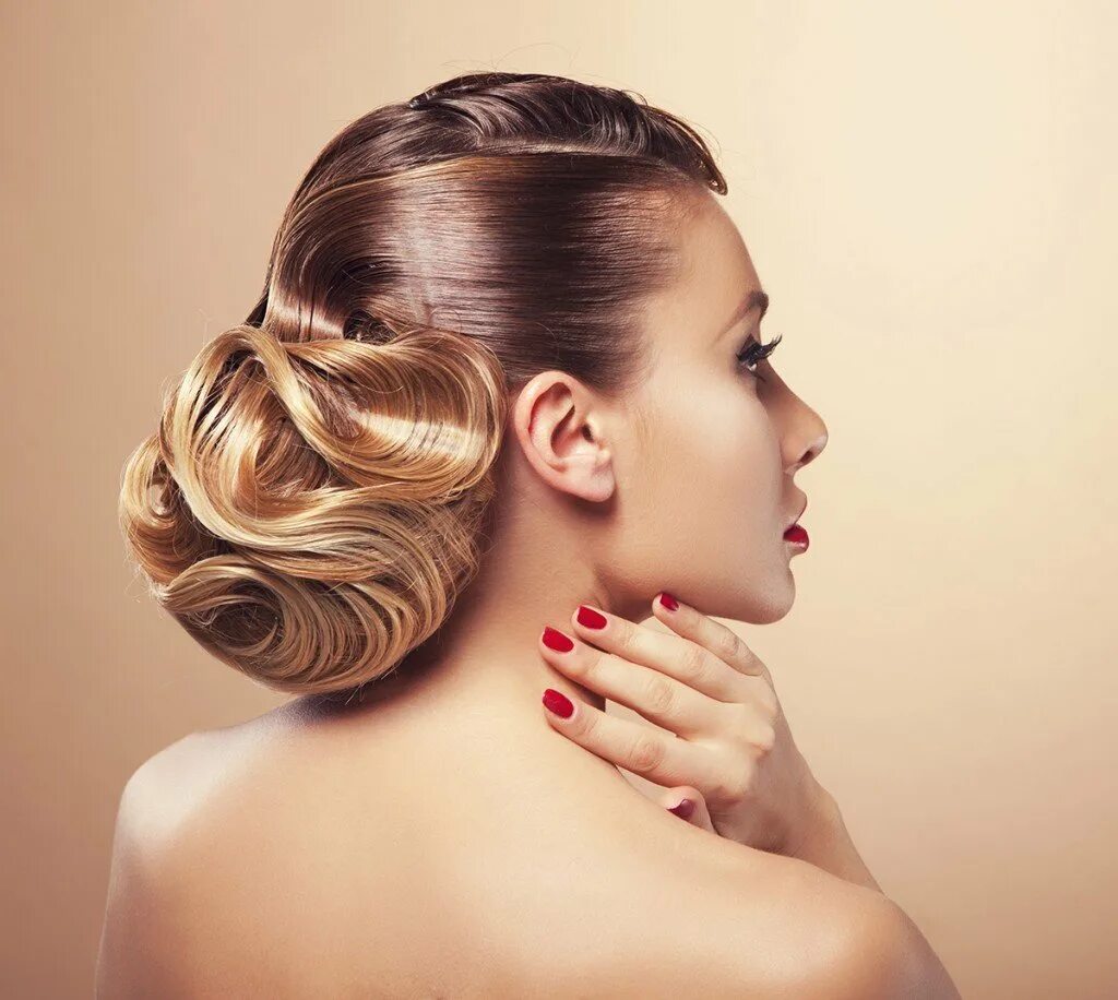 модные вечерние прически. модные прически с высоким хвостом. модные причёски 2024 женские. высокий хвост 2022. модные короткие женские короткие стрижки 2024.