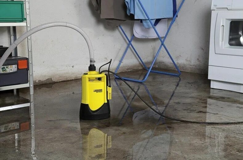 Насос Керхер 12000. Насос для откачки воды с пола Karcher. Насос осушительный для откачки воды с пола. Насос Керхер поверхностный для воды.