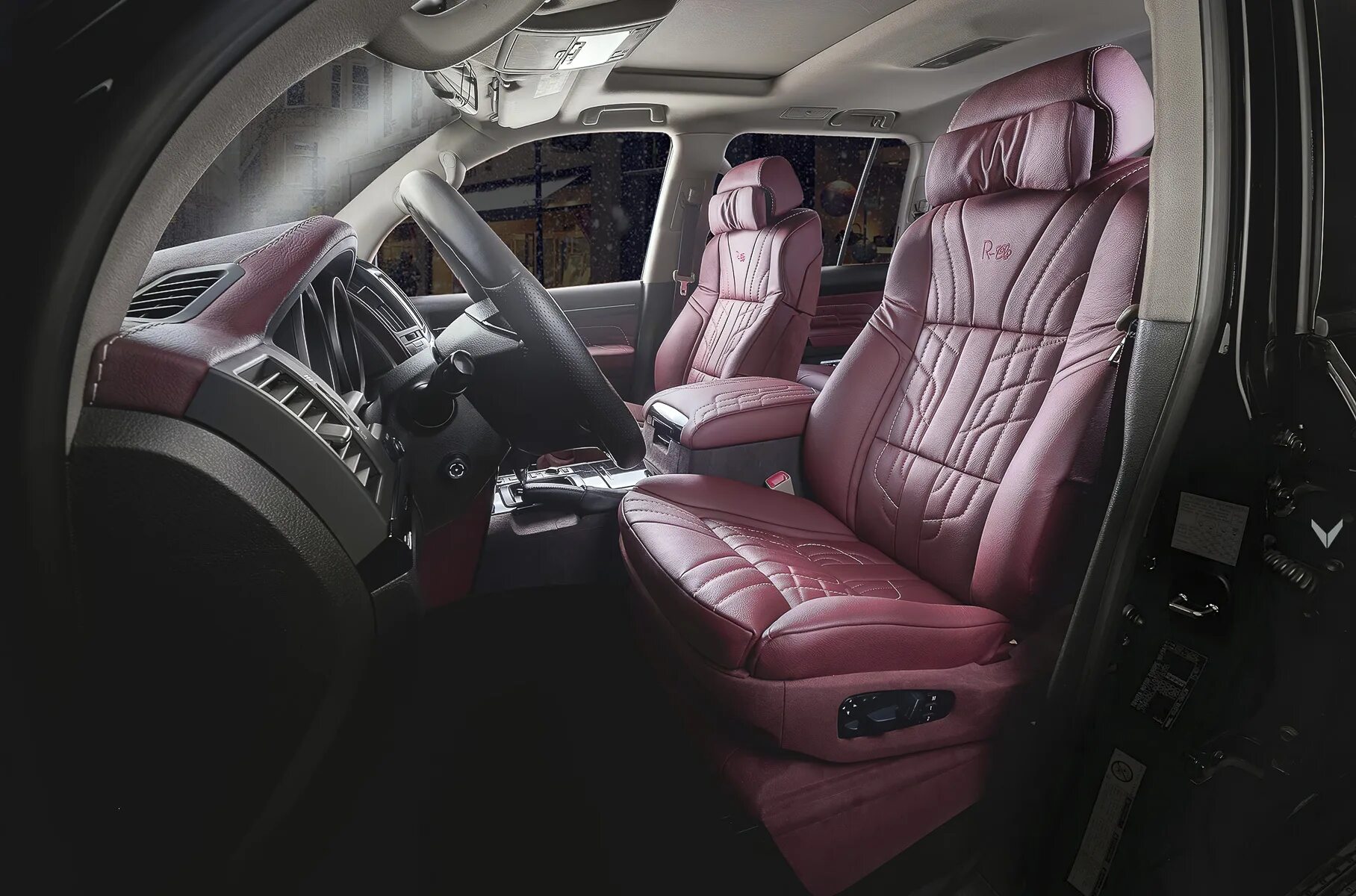 Сиденья ленд крузер 300. Красный салон ленд крузер 200. toyota land cruiser 200 interior tuning. переделка салона land cruiser 200. красный салон на toyota land cruiser.
