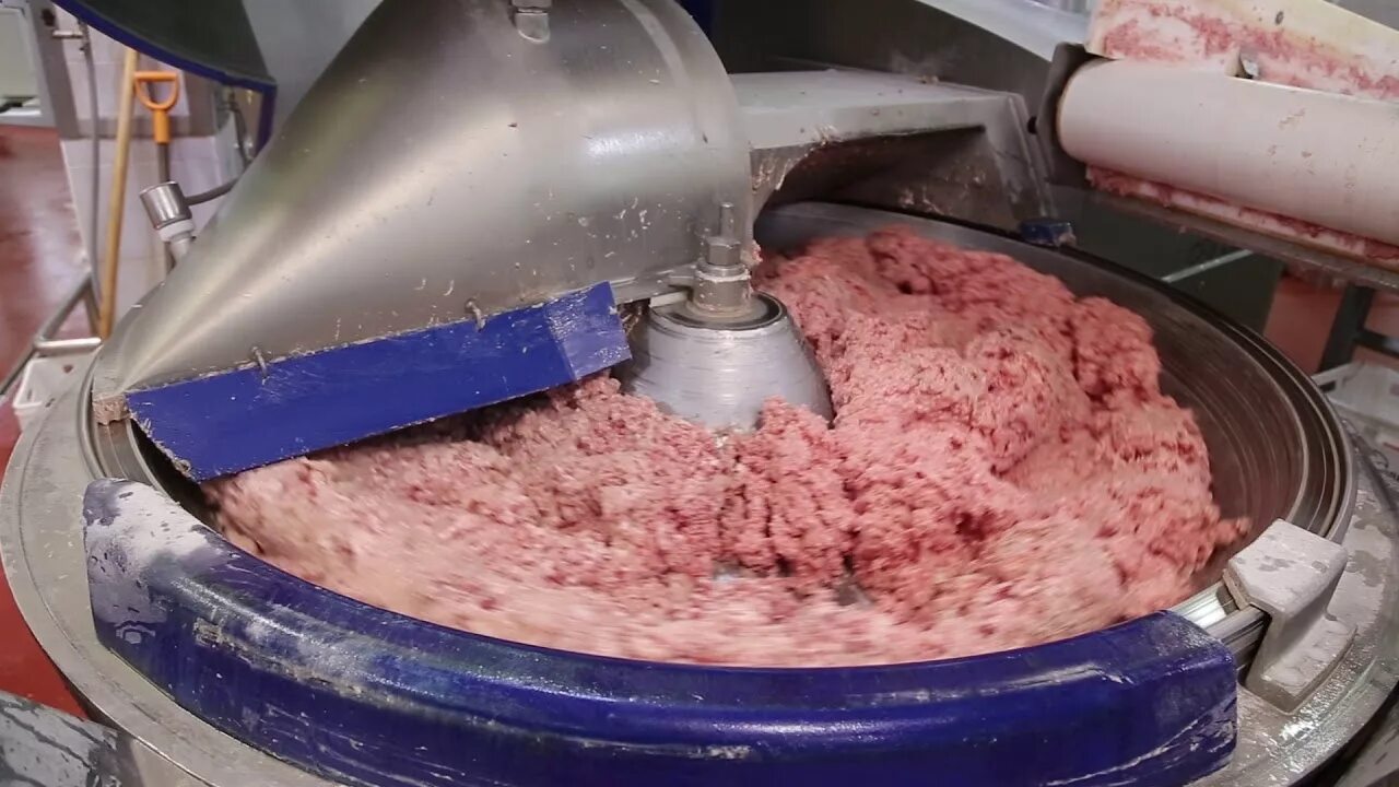 Пугачев мясокомбинат. Мясорубка на мясокомбинате. кунгурский мясокомбинат. кунгурский мясокомбинат лого. кунгурский мясокомбинат колбасы.