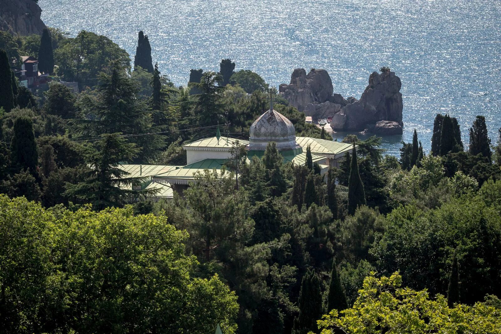 парк санатория гурзуфский. гурзуф парк санатория гурзуфский. парк санаторий гурзуфа. гурзуф санаторий гурзуфский. гурзуфский.