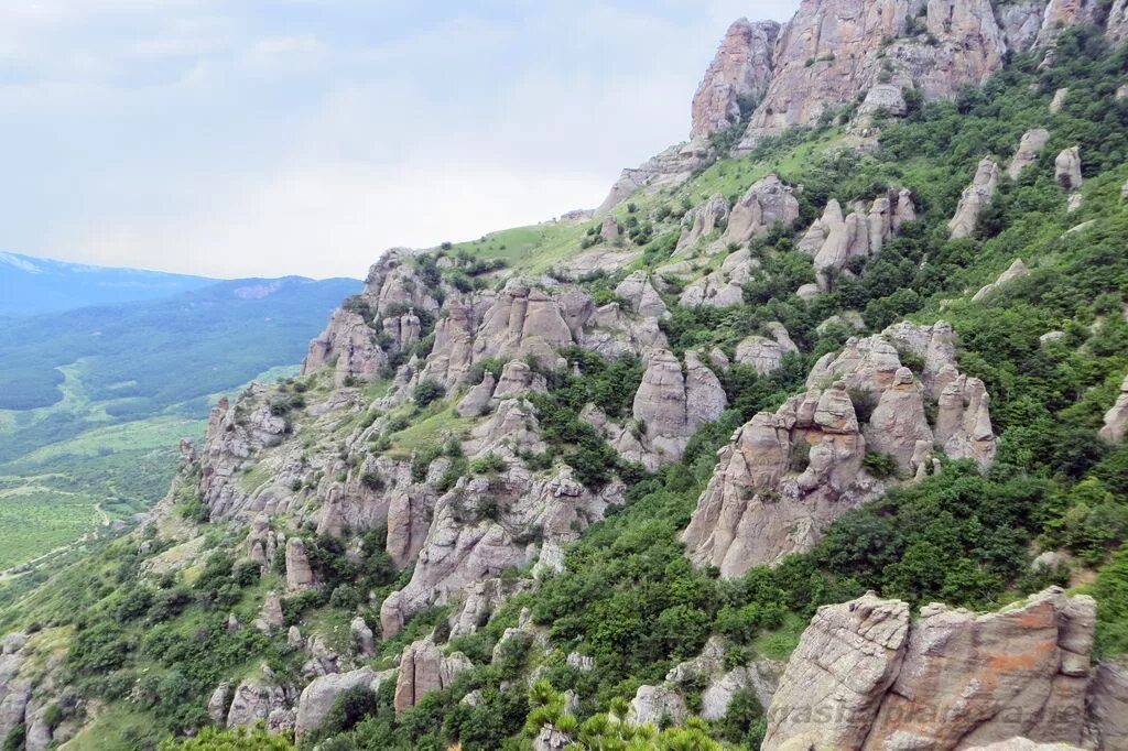 Долина привидений Алушта. Алушта Крым достопримечательности. Горы водопада Алушти. Природные места Алушты. Окрестность алушты