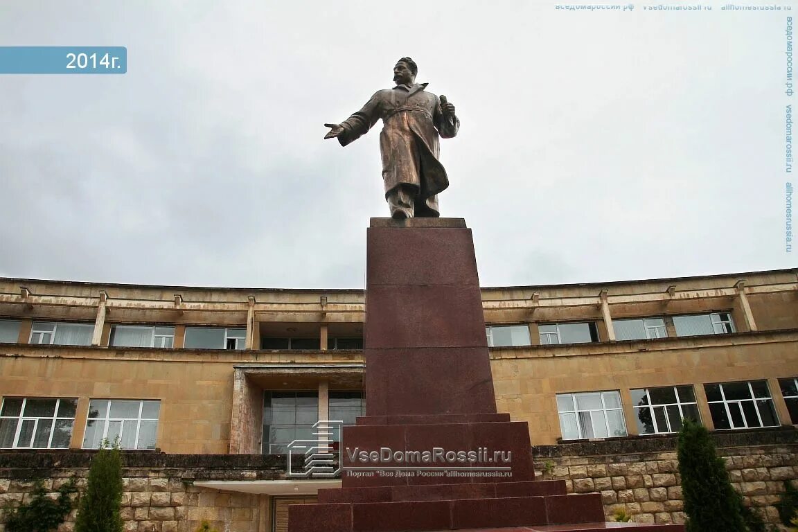 Памятник Ленину в Кисловодске. Памятник Орджоникидзе. Памятник в Кисловодске на проспекте Ленина. Памятник Ленину на площади Орджоникидзе.