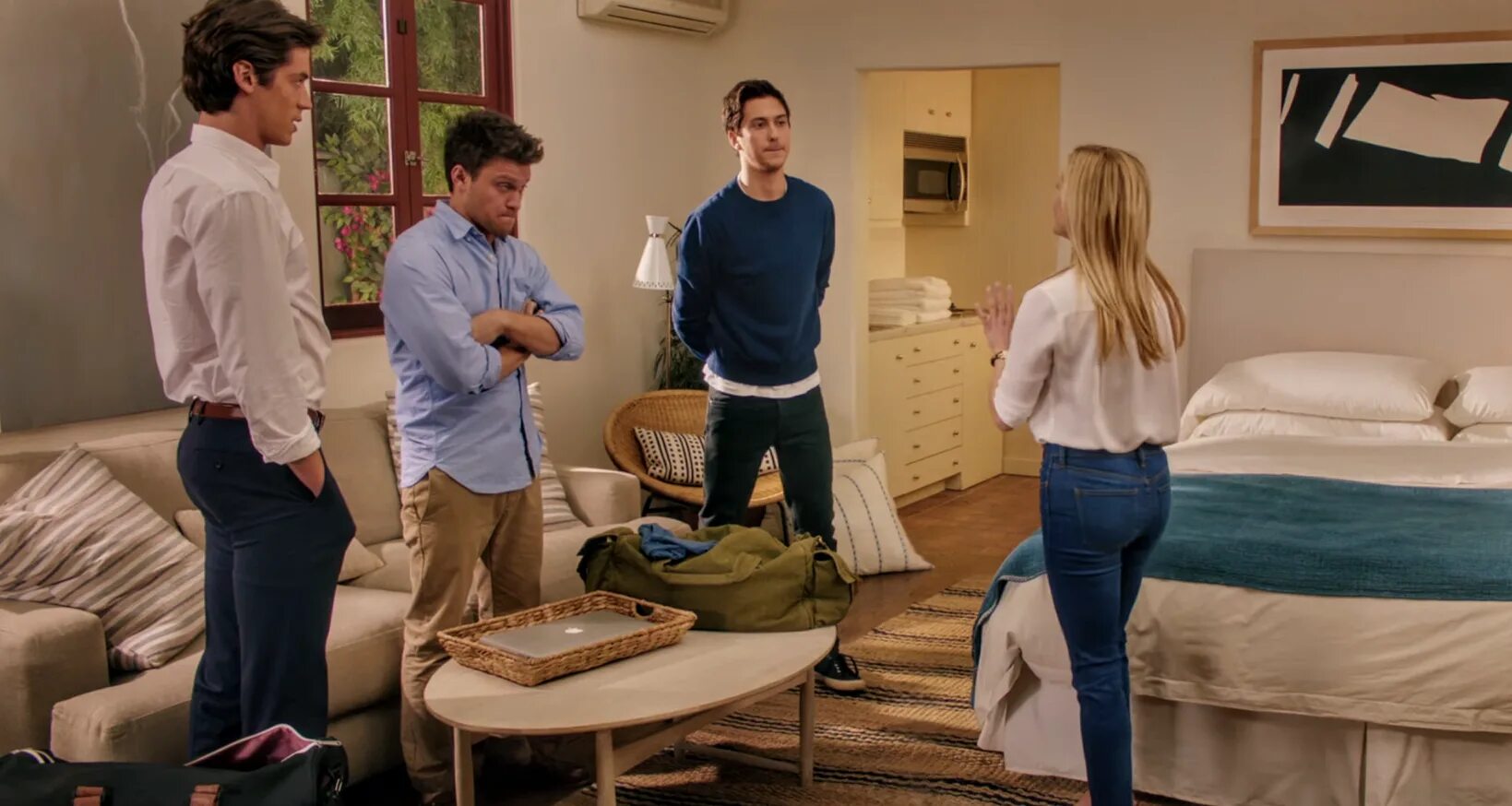 В гостях у элис хорошее качество. Пико александр в гостях у элис. В гостях у элис (2017). В гостях у элис майкл шин. Риз уизерспун в фильме в гостях у элис.