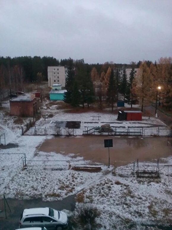 Погода североуральск свердловской области. Снег в Свердловской области. Снег в Свердловской области сегодня. В Свердловской области выпал снег. Погода в Североуральске.