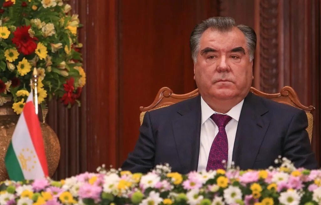 Заявление президента таджикистана. Эмомали Рахмон. ЧАНОБИ Оли Эмомали Рахмон. Рост президента Таджикистана Эмомали Рахмон.