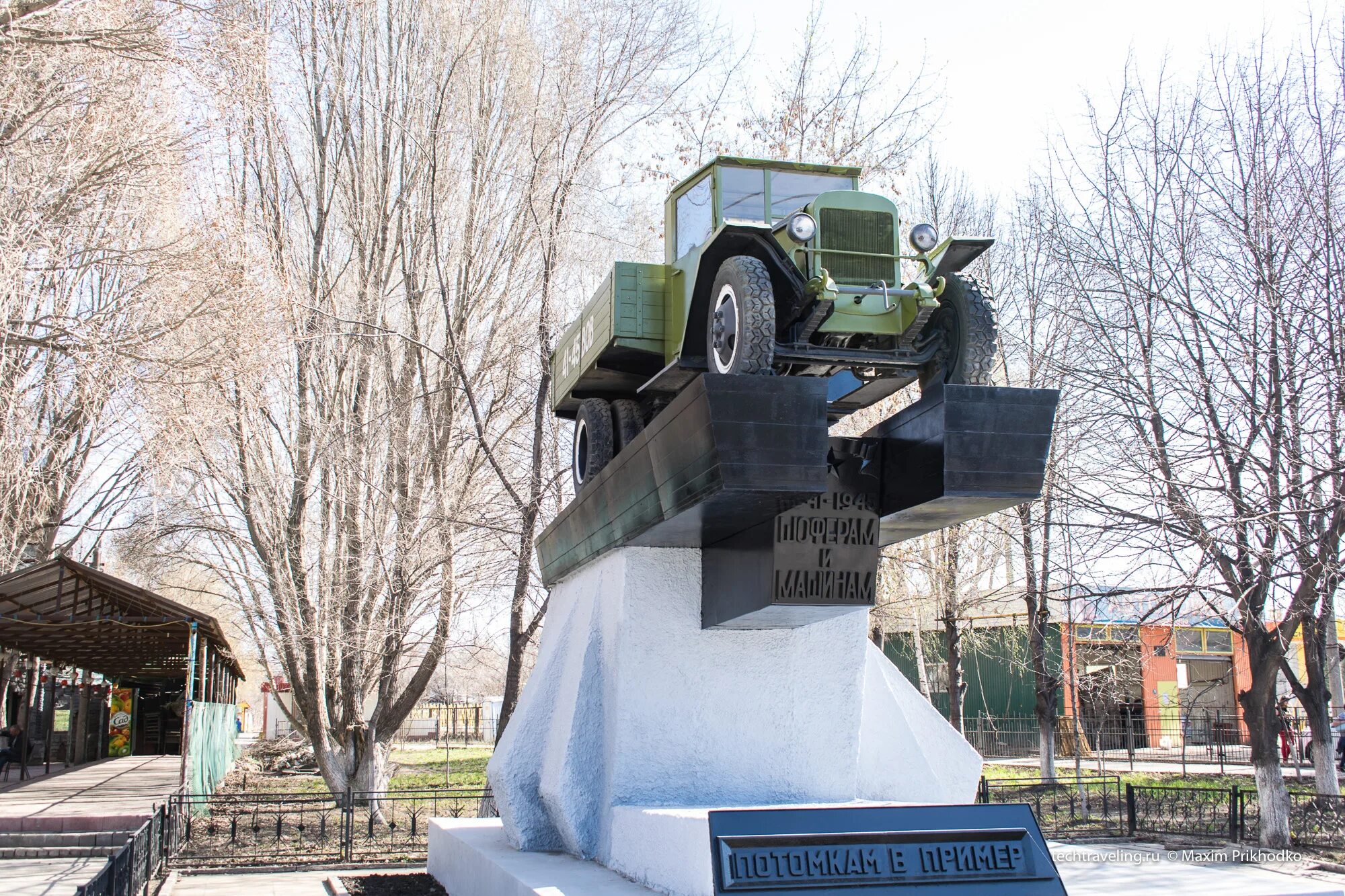 Памятник воинам водителям брянск. Памятник воинам автомобилистам в курске. Памятник зис 5 в самаре. Памятник зис 5 самара. Памятник шоферам самара.