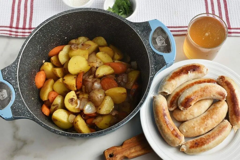 Как приготовить купаты в мультиварке. Купаты с картошкой. купаты в казане на костре.