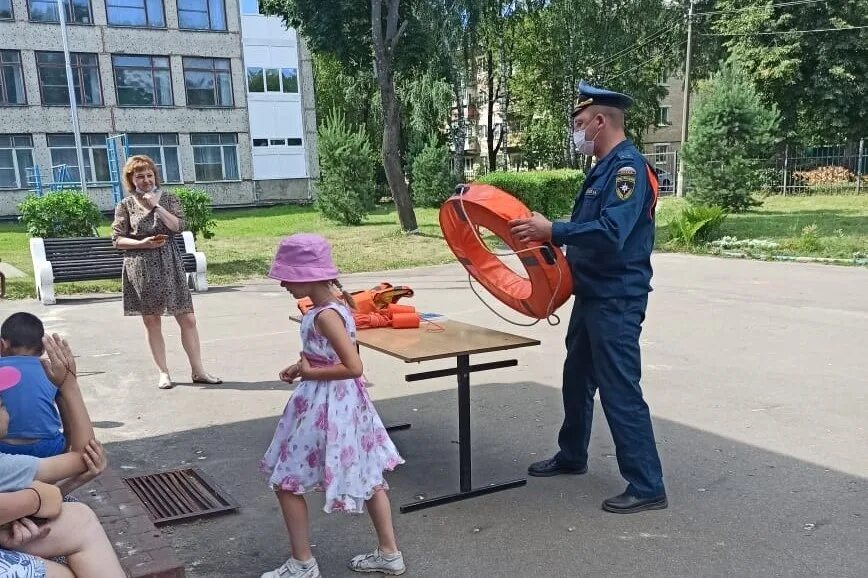 Мчс рф спасатель. Пришли мчс. Мчс за границей. Спасатели мчс россии. Спасатель мтс.