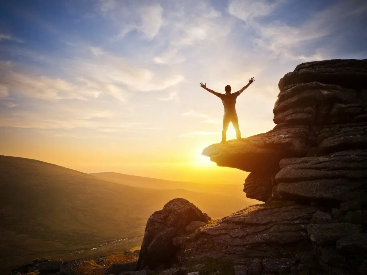 успех в жизни. путь к цели. саморазвитие человека. стремление к цели. человек на лестнице.