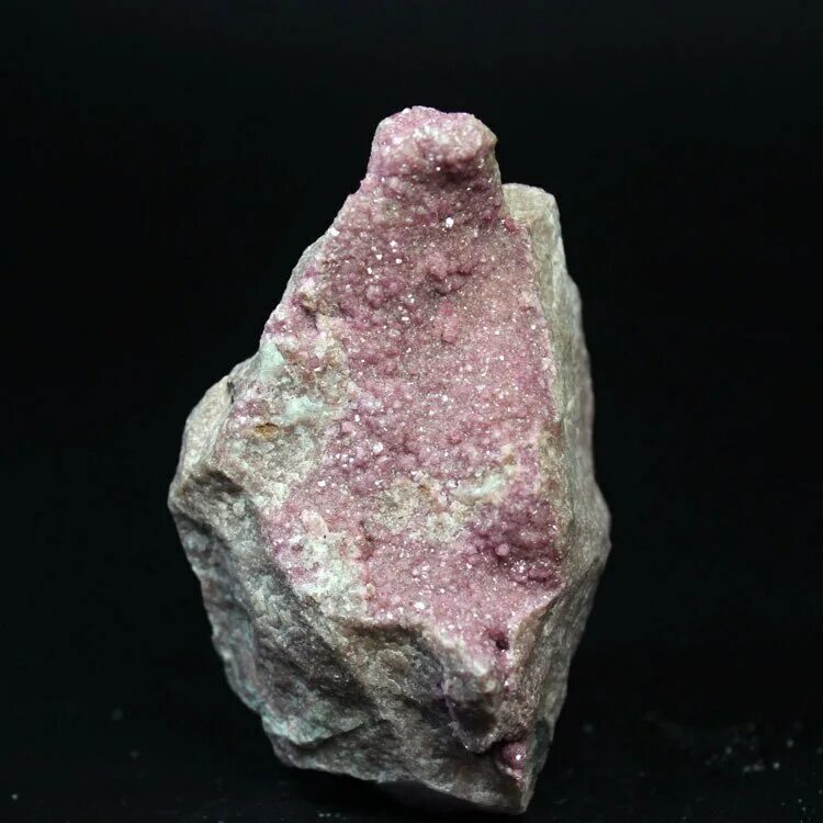 Natural mineral. Кристаллы кобальта. Кобальтин камень. Cobalt Mineral. Минералы камни кобальт.