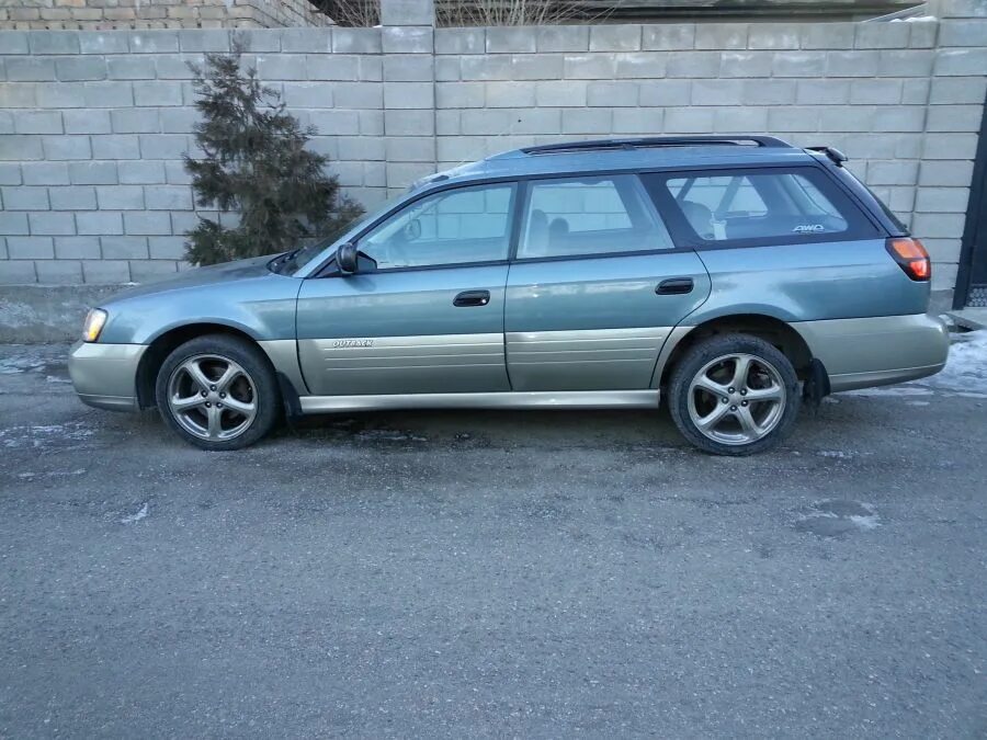 Subaru Outback 2000. Субару Аутбек 2000 года. Subaru Outback 2000 спереди. Аутбек 2000 года