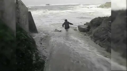 Город смыло волной