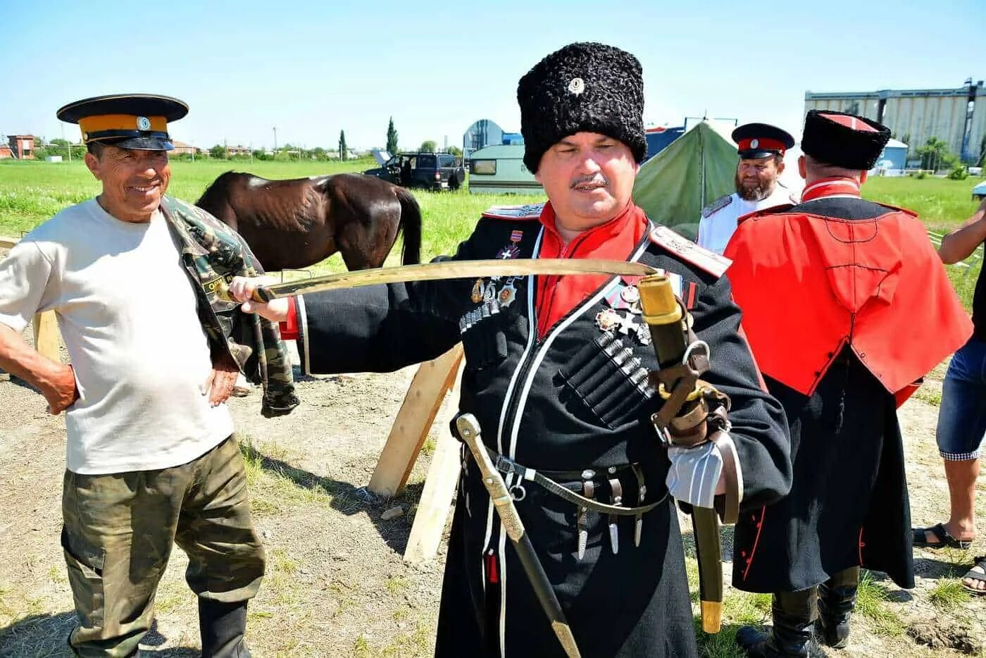 Казачество в жизни казаков. Кубанские казаки. Казачьи Шермиции Кубань. «Кубанские казаки в Львове» Васюк. Казак в Кубанке.