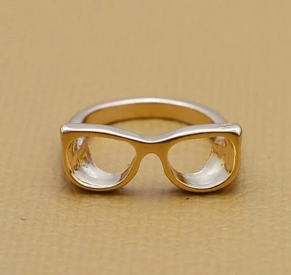 Ring glasses. Очки с кольцом. Оправа для кольца. Кольцо для очков. Кольцо в очке.
