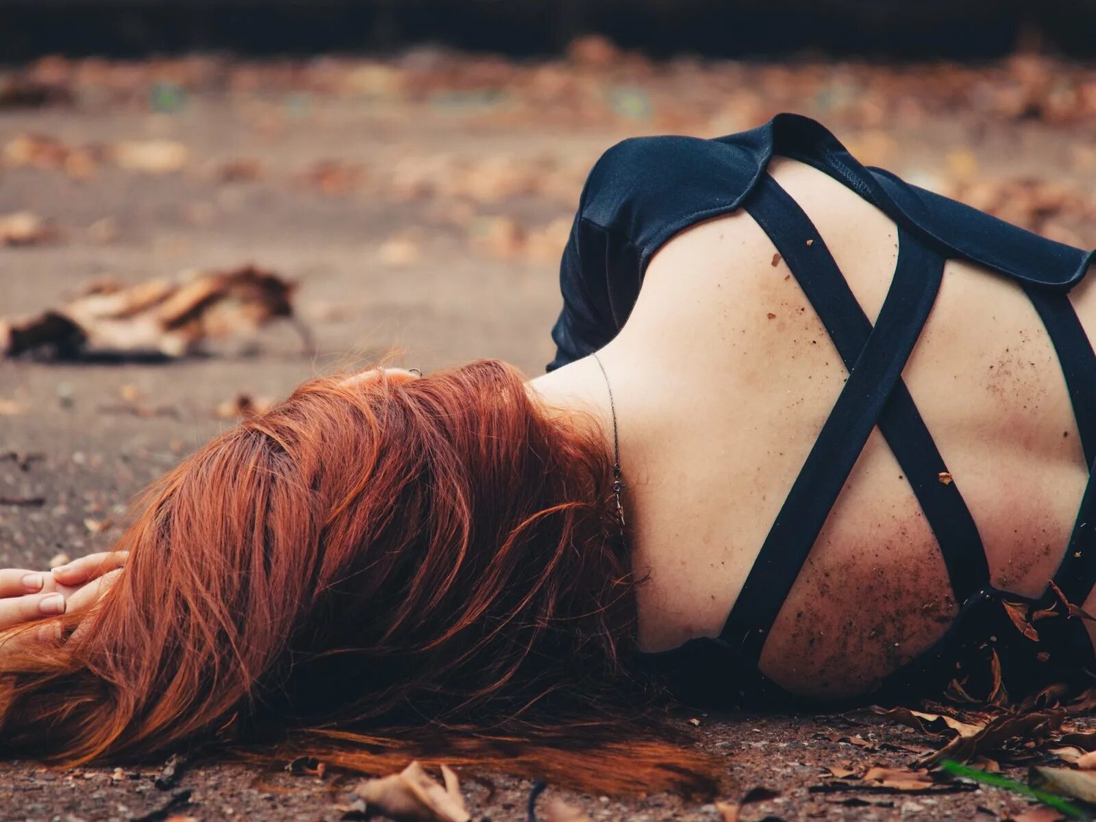 картинки рыжих девушек спины. картинки рыжих девушек спины. рыжая девушка со спины. девушка сзади. девушка с рыжими волосами сзади.