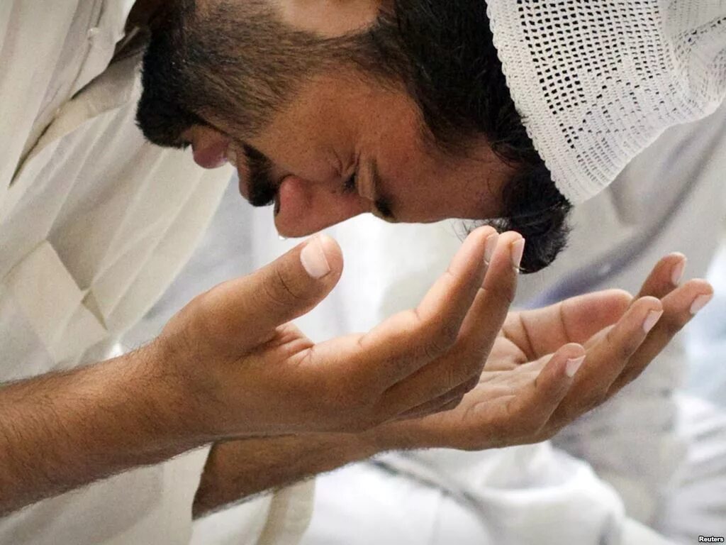 Как называют верующих в исламе. Иудаизм христианство ислам. Критика ислама. Исламский деятель культуры. Мусульман человек.