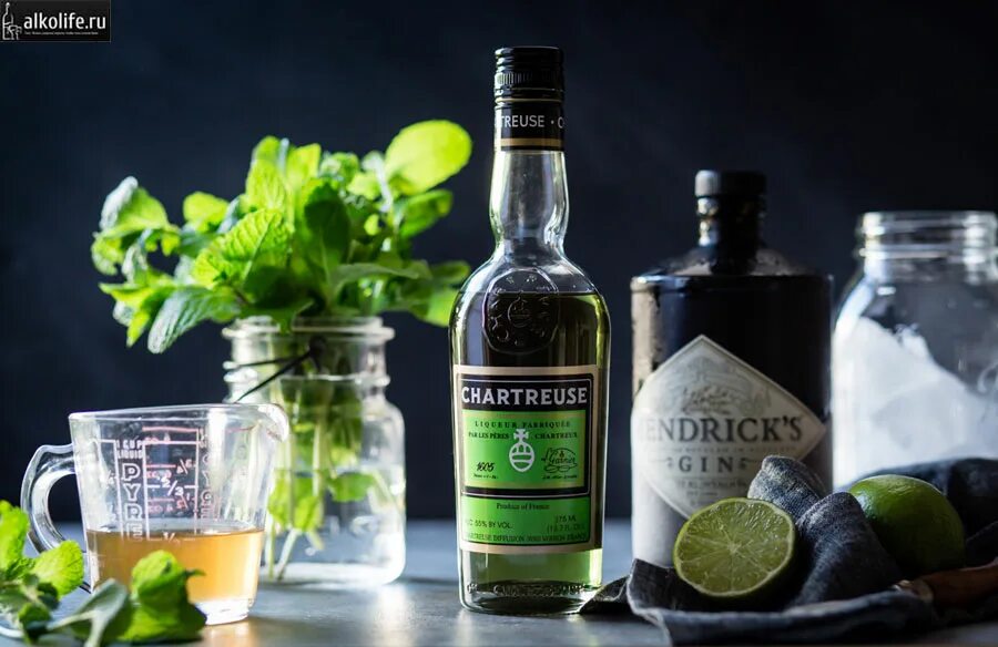 шартрез ликер. ликер chartreuse verte. алкогольный напиток шартрез. желтый шартрез ликер. ликёр гранд шартрез.
