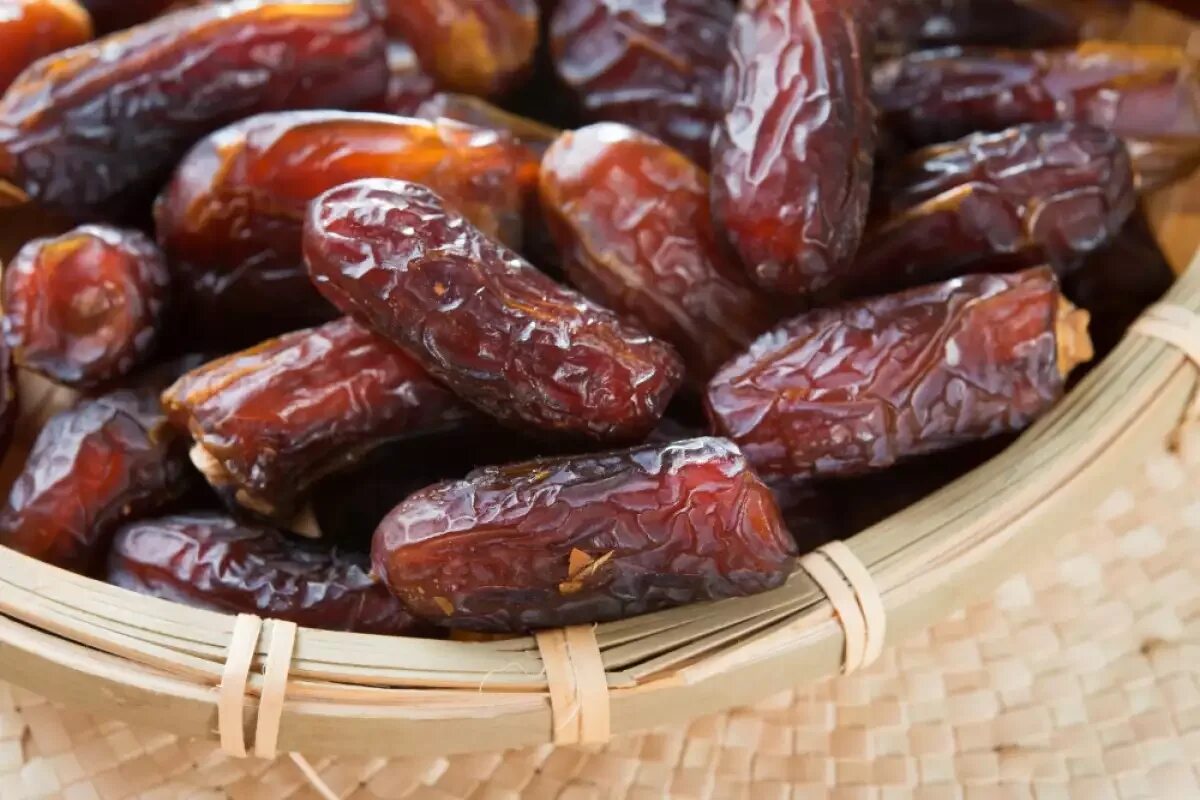 Есть финики диабетикам. Финики меджул. Финики Dates. Acal финики. Финики Mazafati Fresh Dates.