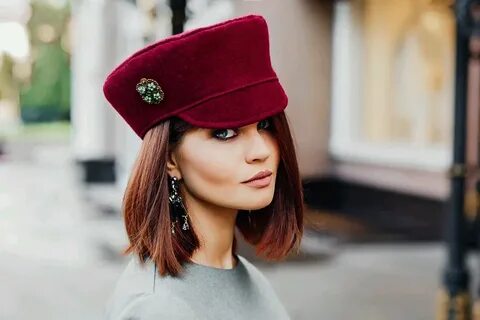 Стильный головной убор женский