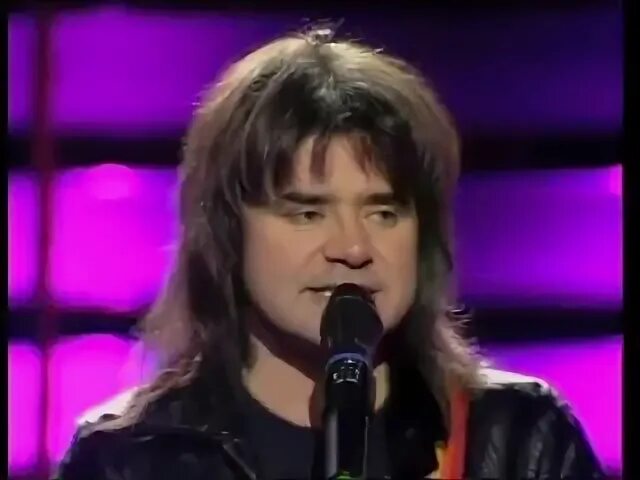 Осин девушка в автомате. Осин плачет девушка. Плачет девушка в автома. Осин плачет. Осин девушка в автомате.