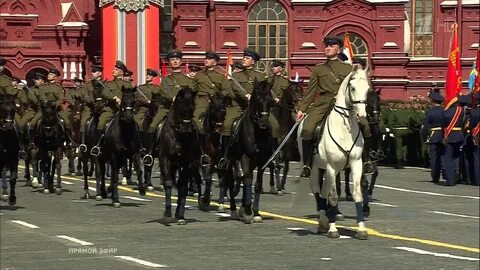 Песня парад победы на красной площади идет