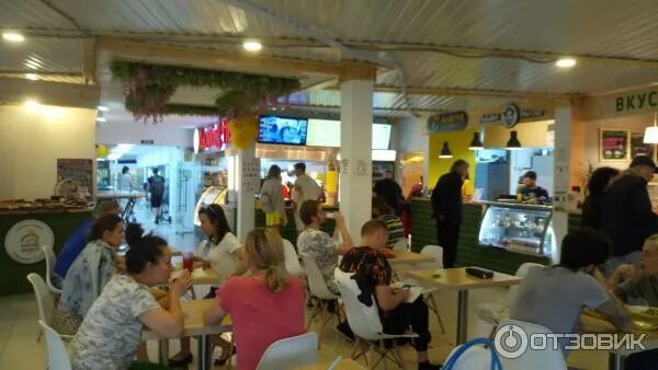 Фудкорт таганка. Веганский фудкорт на таганке. Фудкорт брокколи. Фудкорт брокколи. Фудкорт брокколи.