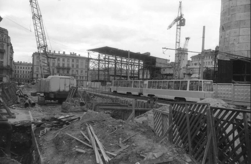 Сенная площадь санкт-петербург 1990е годы. Стройка домов в киеве. Строительный сенная. Сенная площадь стройка метро. Строительный сенная.