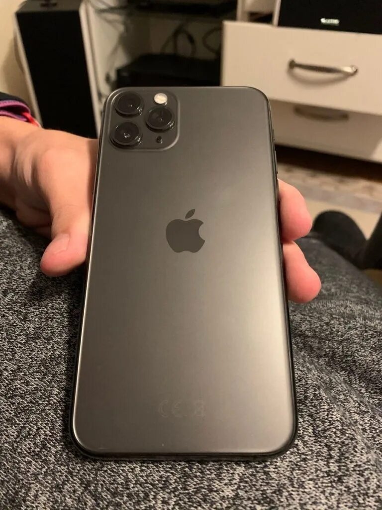 Авито телефон айфон 11. Айфон 11про max зеркальный. iphone 13 pro max black. айфон 11 и 12. айфон 11 снизу.