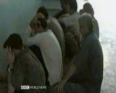 Террорист лежит без штанов видео