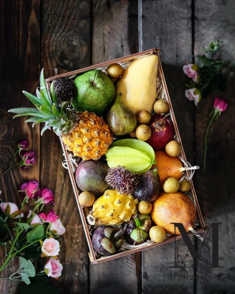 Фрукты. Тропические фрукты. Экзотические фрукты и овощи. Райский фрукт.