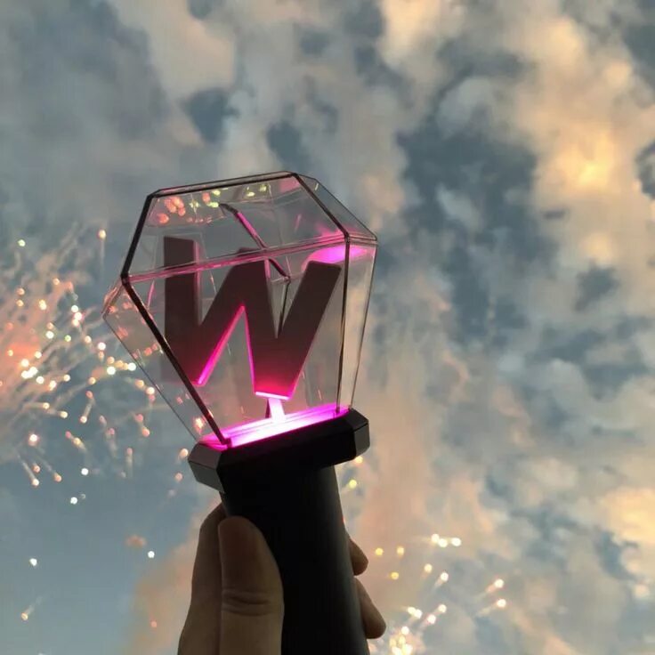 Лайтстик. Nuest lightstick. nu&#039;est лайстик. lightstick nu&#039;est. лайтстики кпоп 2025.