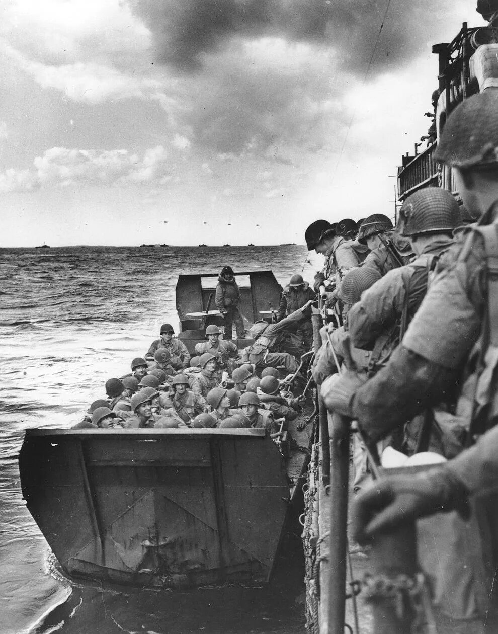 Высадка союзников в нормандии операция. Операция в Нормандии 1944. Высадка в Нормандии 1944. Операция Оверлорд высадка в Нормандии. Нормандия операция Оверлорд.