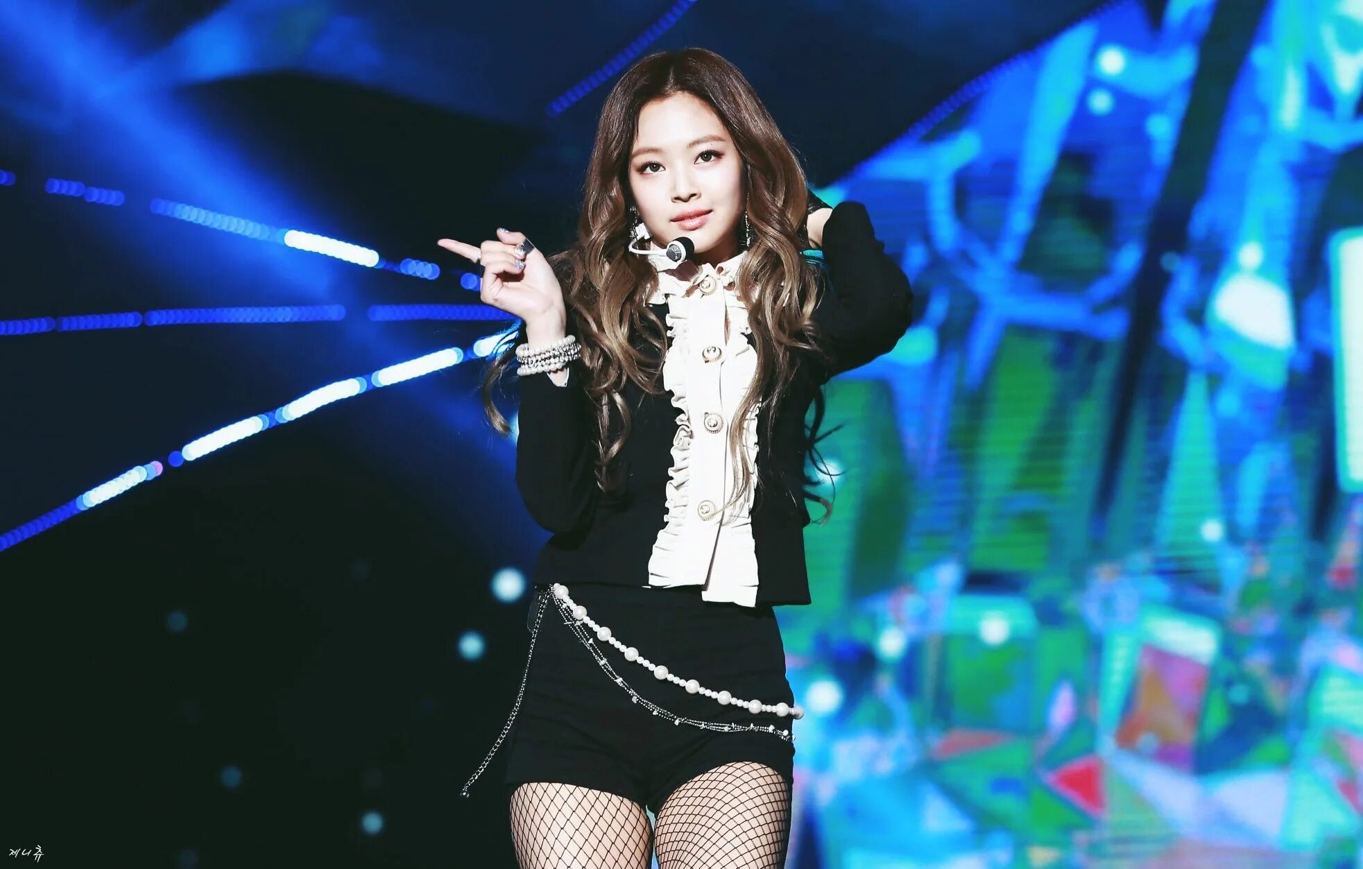 She can well dance. Jennie Kim 2023. Айдолы Дженни. Айдолы Блэк Пинк Дженни. Jennie Kim 2024.