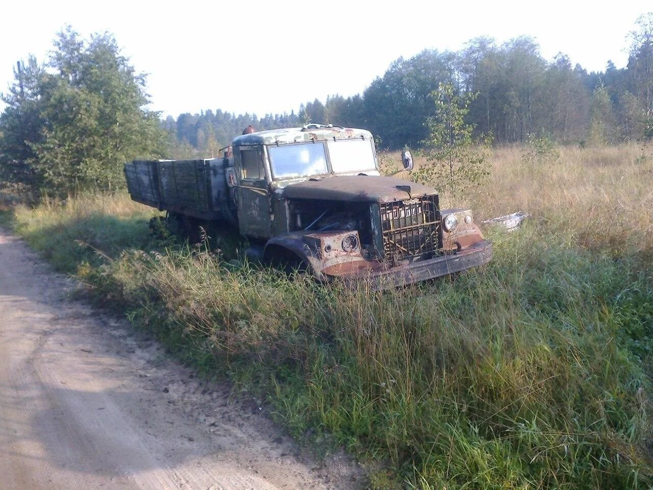 Позабыт заброшен. Заброшенный КРАЗ 255. Заброшенный КРАЗ 255 В Нагаево. Ржавый КРАЗ 255. Гнилой КРАЗ 255.