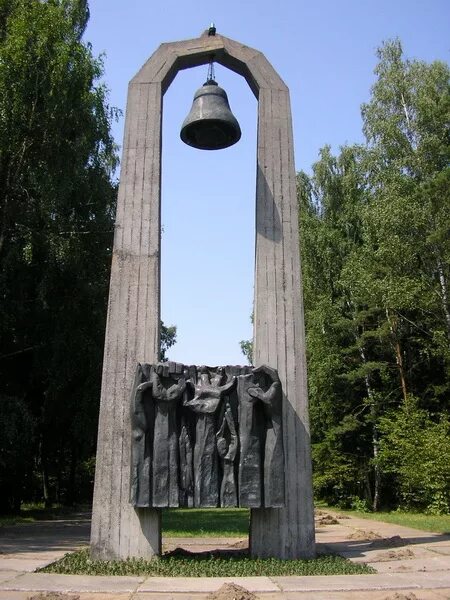 барановичи памятник автомобилистам. барановичи памятник артилеристам. памятники барановичи. барановичи скульптура сантехника. памятник в барановичах.