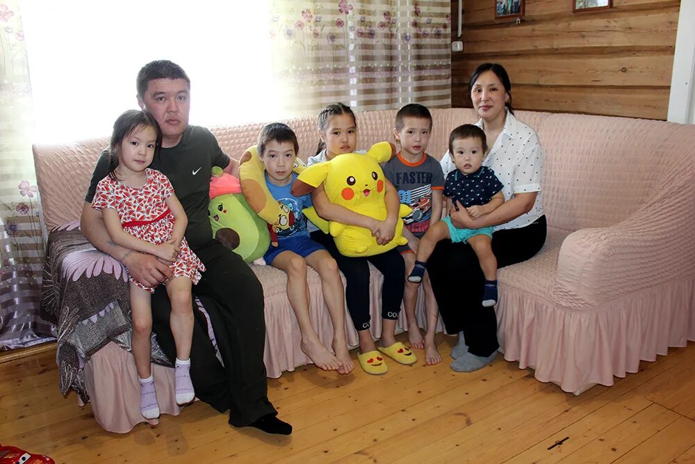 многодетная семья из якутии. многодетная мать якутий. многодетные семьи якутии. многодетная семья в якутске. многодетная семья в якутии э.