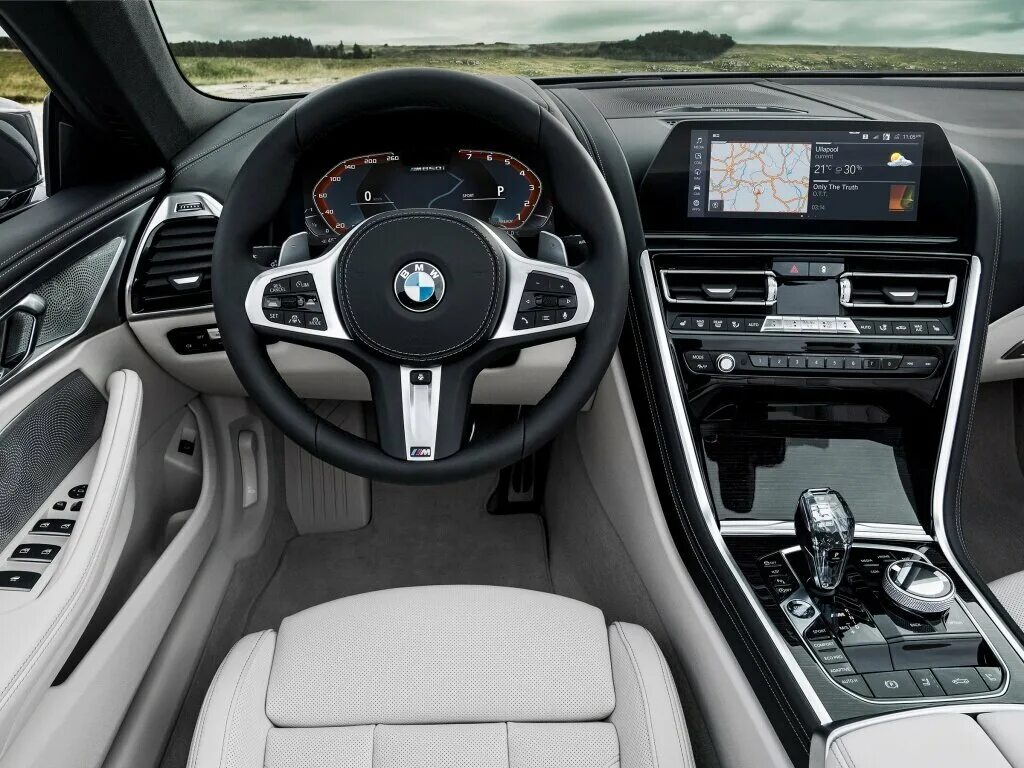 Новое в 8.2. BMW m850i салон. БМВ 850i салон. BMW 850i 2019 салон. BMW m8 2021 салон.