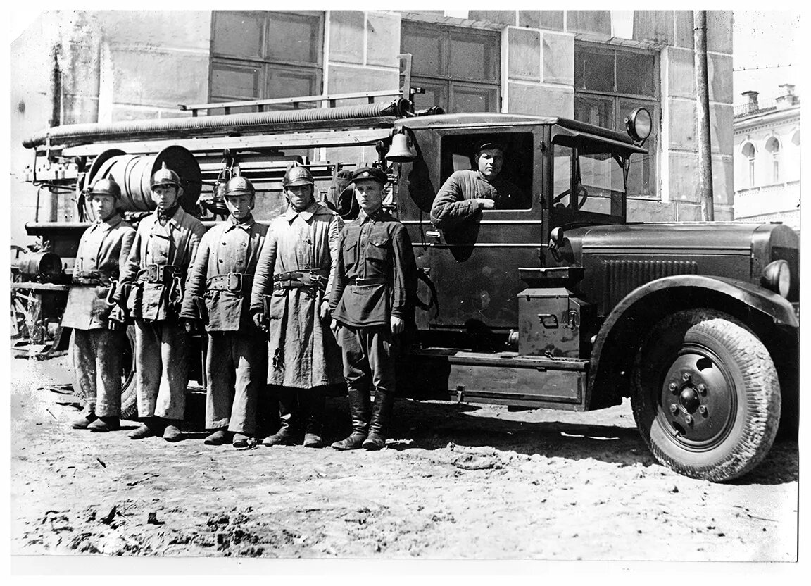 Пожарные времен войны. Советская пожарная охрана СССР. Военизированная пожарная охрана СССР. Пожарная охрана 1960. Пожарная охрана 1950.