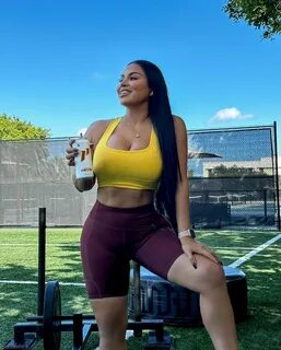 Dolly Castro * Yostagram.