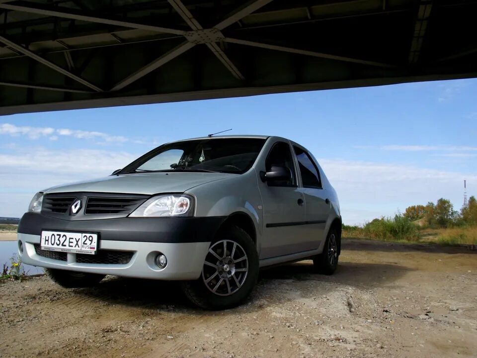 Авито ставропольский край рено. Renault Logan 2009. Рено Логан 1.6 2009 года. Рено Логан 1 2009 года. Renault Logan i 1.6 105.