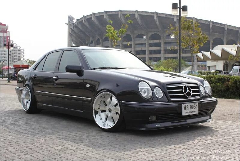 В Бишкеке ЖАРКО! без тонировки никак)) - Mercedes-Benz E-class (W210), 4,3 л, 20
