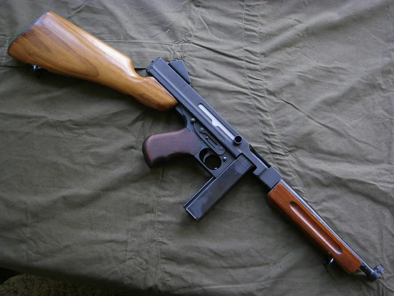 Пистолет-пулемёт томпсона м1а1. Томпсон м1а1. Томпсон м1а1. Пистолет пулемет m1a1. Томпсон м1.