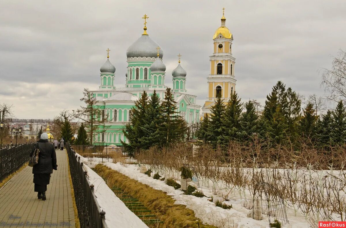 Нея дивеево. Дивеево серафимо-дивеевский. дивеевский монастырь святая канавка.